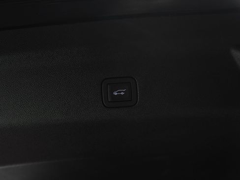Used 2025 GMC Yukon XL Denali AWD/4WD image 19