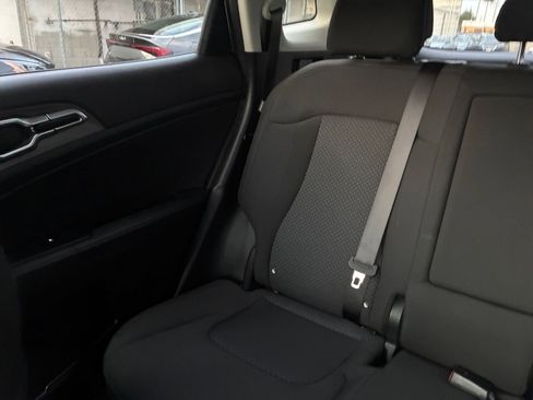 Used 2025 Kia Sportage LX image 38