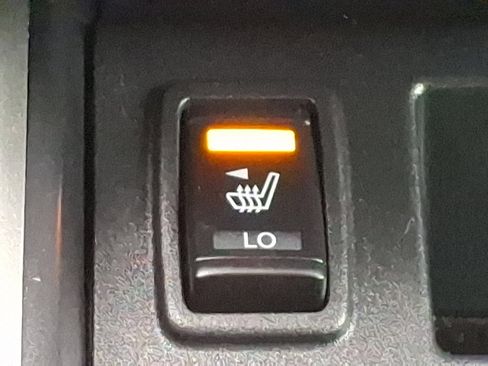 Used 2020 Nissan Titan SV w/ SV Convenience Package image 23