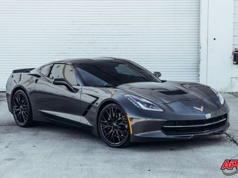 Used 2017 Chevrolet Corvette Stingray Coupe RWD image 34