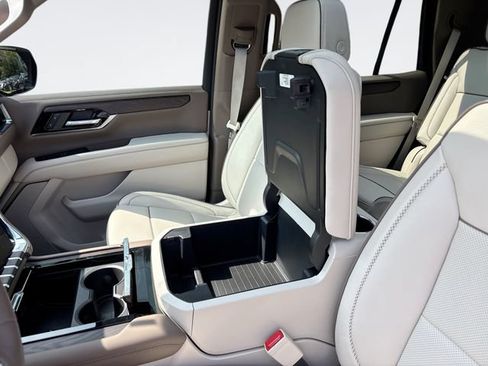 Used 2025 GMC Yukon Denali w/ Sun & Power Step Package AWD/4WD image 21