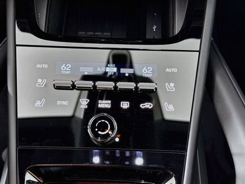 Certified 2025 Porsche Cayenne AWD/4WD image 16