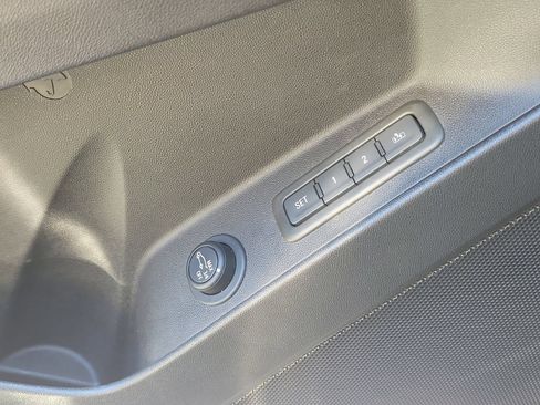 Used 2024 Chevrolet Equinox Premier FWD image 33