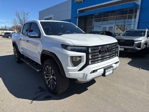 Used 2024 GMC Canyon Denali image 4