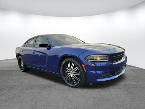 Used 2018 Dodge Charger SXT w/ Blacktop Package image 17