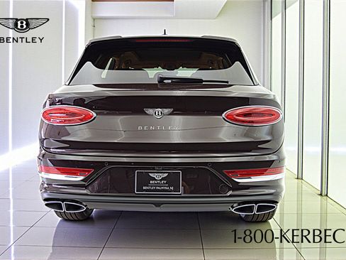 Used 2024 Bentley Bentayga image 7