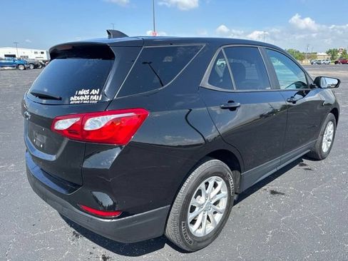 Used 2020 Chevrolet Equinox LS w/ LS Convenience Package FWD image 4