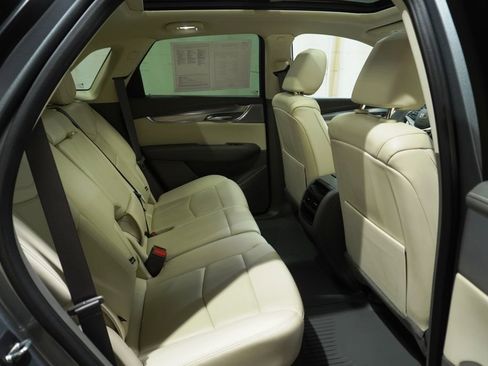 Used 2022 Cadillac XT5 Premium Luxury image 16