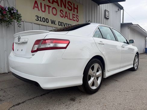 Used 2010 Toyota Camry SE FWD image 5
