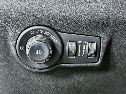 Used 2025 Jeep Compass Trailhawk AWD/4WD image 17