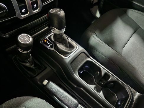 Used 2021 Jeep Wrangler Sport S image 38