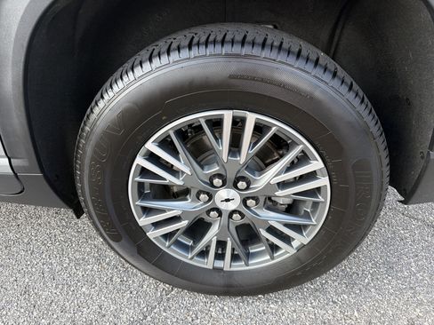 Used 2025 Chevrolet Traverse LT AWD/4WD image 30