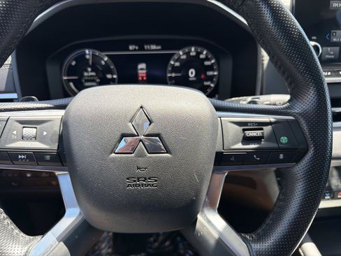 Used 2024 Mitsubishi Outlander 4WD Plug-In Hybrid image 17
