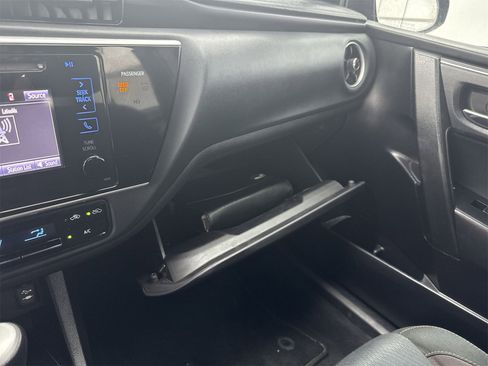 Used 2017 Toyota Corolla LE image 32