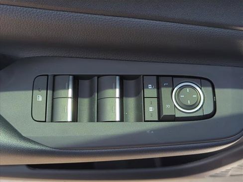 Used 2025 Toyota Prius Plug-In Hybrid FWD image 11