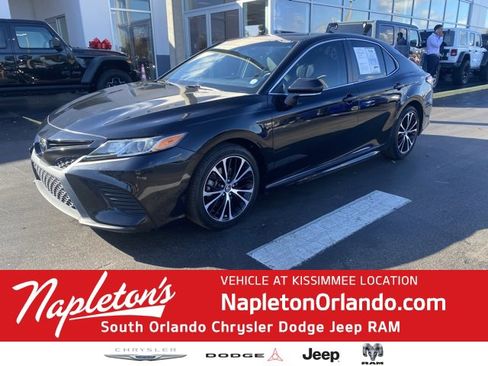 Used 2018 Toyota Camry SE image 1