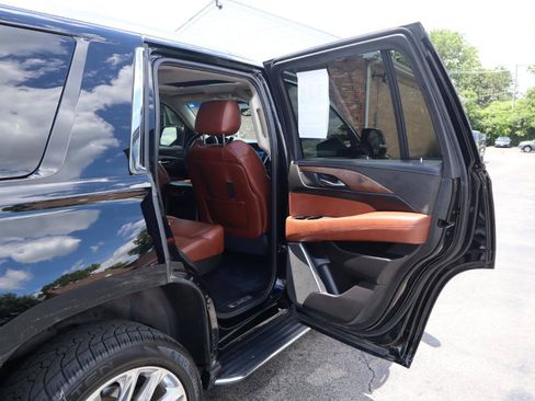 Used 2018 Cadillac Escalade Luxury AWD/4WD image 13