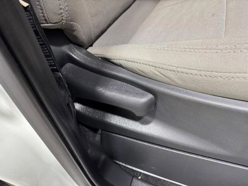 Used 2022 Nissan Frontier SV w/ Technology Package image 19