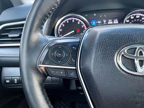 Certified 2018 Toyota Camry XLE image 11