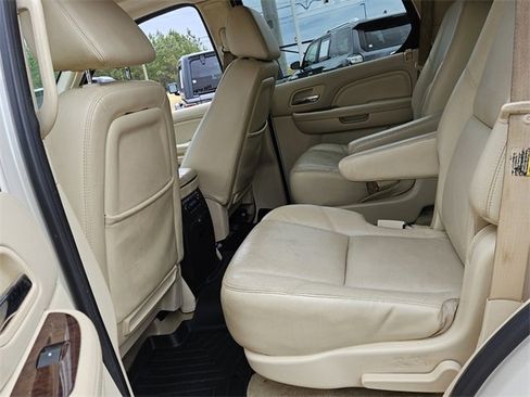 Used 2007 Cadillac Escalade AWD w/ Information Package image 6