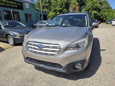Used 2016 Subaru Outback 2.5i Premium AWD/4WD image 3