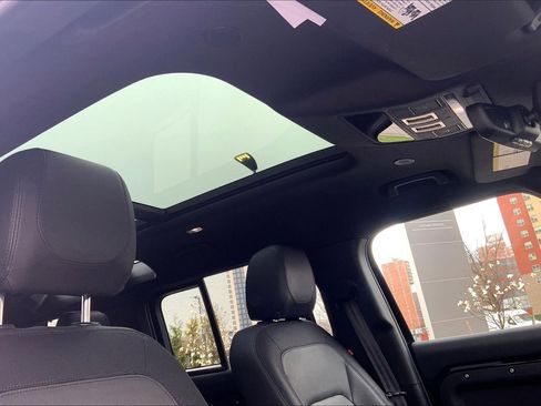 Used 2024 Land Rover Defender 110 X-Dynamic SE image 14