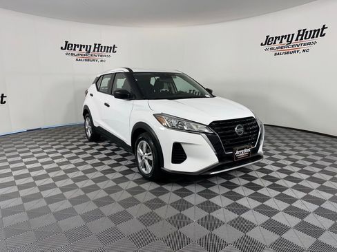 Used 2021 Nissan Kicks S image 4