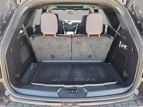 Used 2020 Ford Explorer Platinum w/ Premium Technology Package image 7