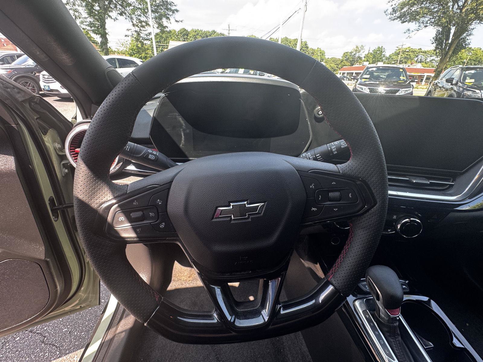 Certified 2024 Chevrolet Trax RS FWD image 19