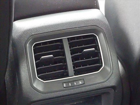 Used 2018 Volkswagen Tiguan SEL AWD/4WD image 15