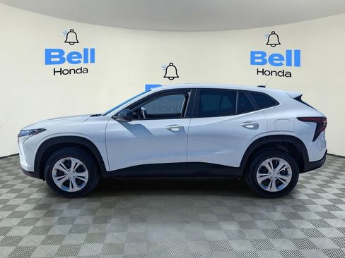 Used 2025 Chevrolet Trax LS image 2