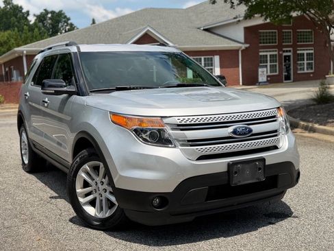 Used 2014 Ford Explorer XLT w/ Equipment Group 202A AWD/4WD image 7