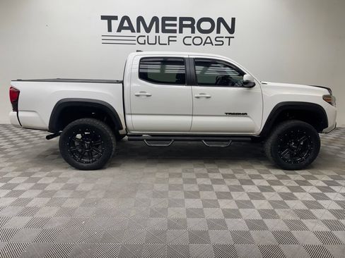 Used 2018 Toyota Tacoma TRD Off-Road w/ Technology Package AWD/4WD image 4