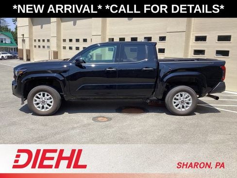 Used 2025 Toyota Tacoma SR AWD/4WD image 4