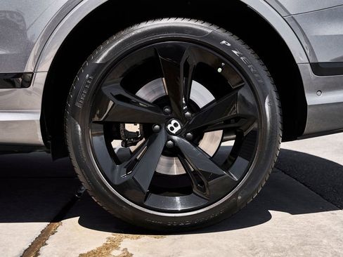 Used 2024 Bentley Bentayga AWD/4WD image 17