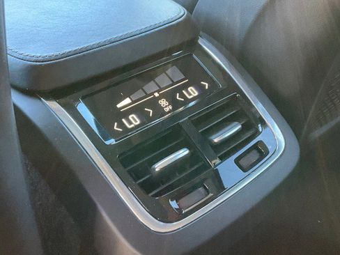 Used 2017 Volvo XC90 T6 Inscription w/ Vision Package image 32