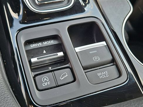 Used 2023 Honda Pilot Touring image 17