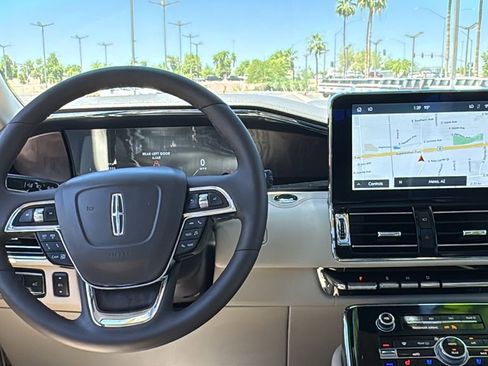 Used 2020 Lincoln Navigator Reserve w/ Luxury Package AWD/4WD image 5