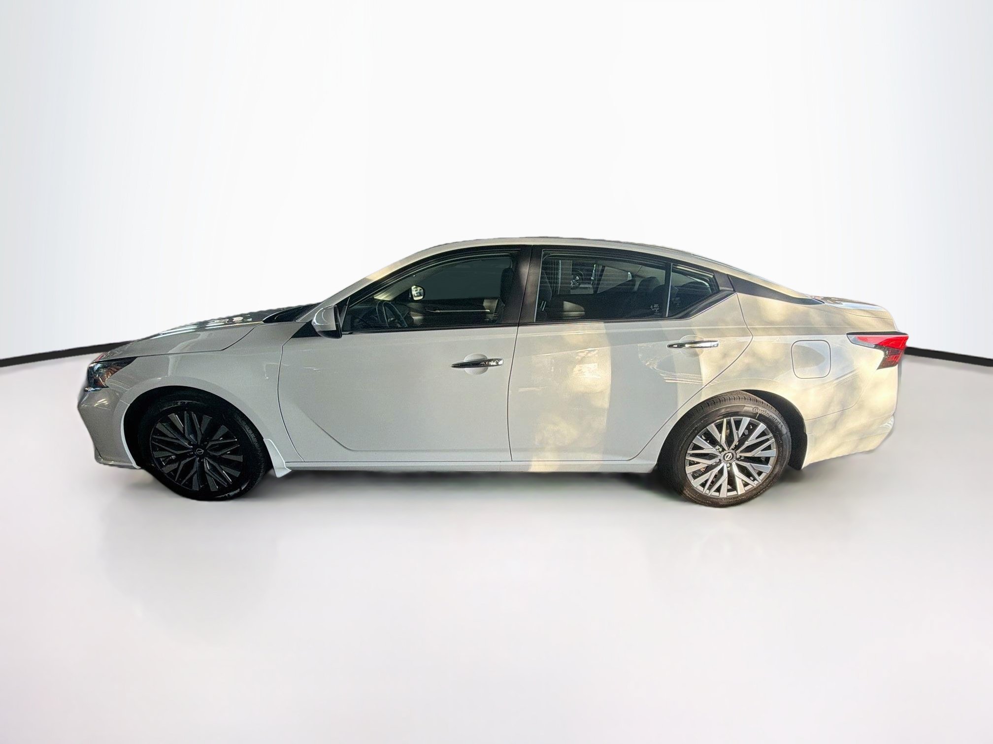 Used 2023 Nissan Altima 2.5 SV FWD image 4