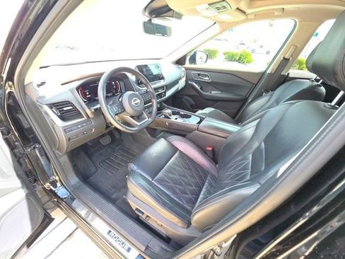 Used 2023 Nissan Rogue Platinum FWD image 12