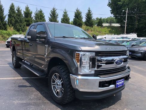 Used 2018 Ford F250 XL w/ Power Equipment Group AWD/4WD image 8