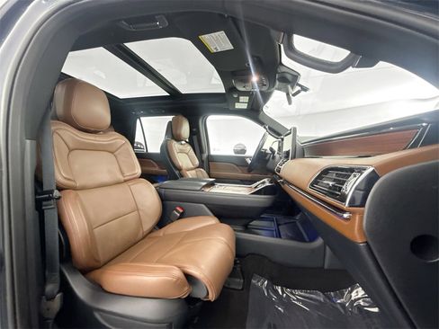 Used 2024 Lincoln Navigator Reserve image 28