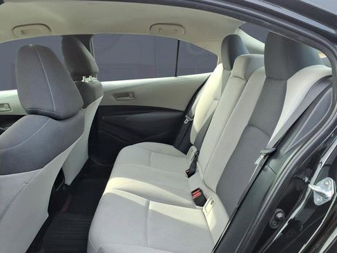 Used 2022 Toyota Corolla LE image 4