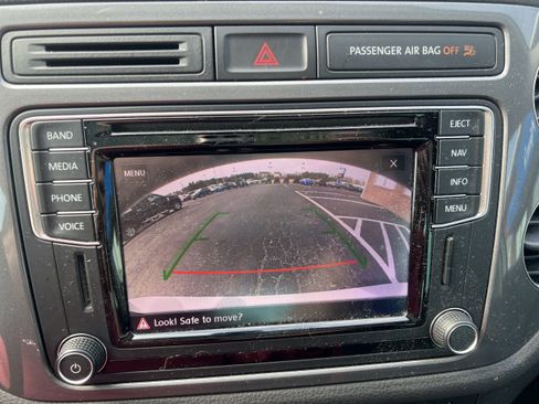 Used 2017 Volkswagen Tiguan Sport image 15