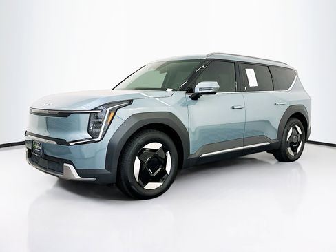 Used 2024 Kia EV9 Wind image 3