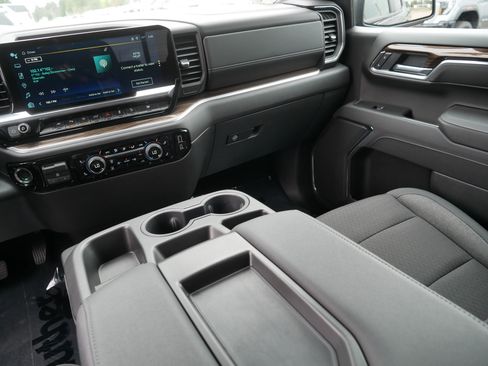 Certified 2026 Chevrolet Silverado 1500 LT AWD/4WD image 11