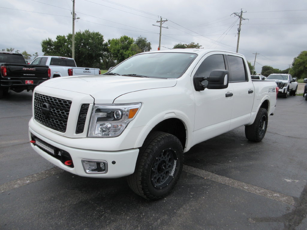 Used 2019 Nissan Titan PRO-4X w/ Pro-4x Utility Package AWD/4WD image 10