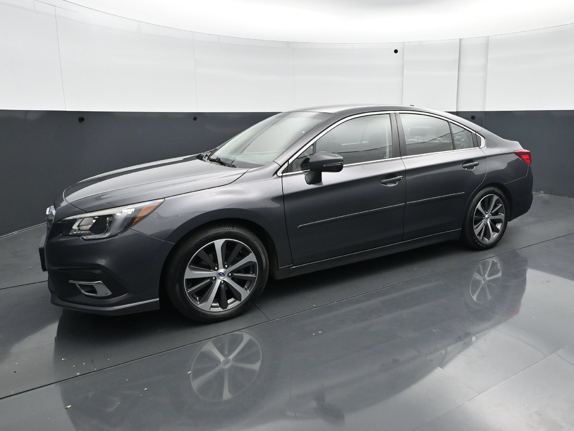 Used 2019 Subaru Legacy 2.5i Limited AWD/4WD image 2