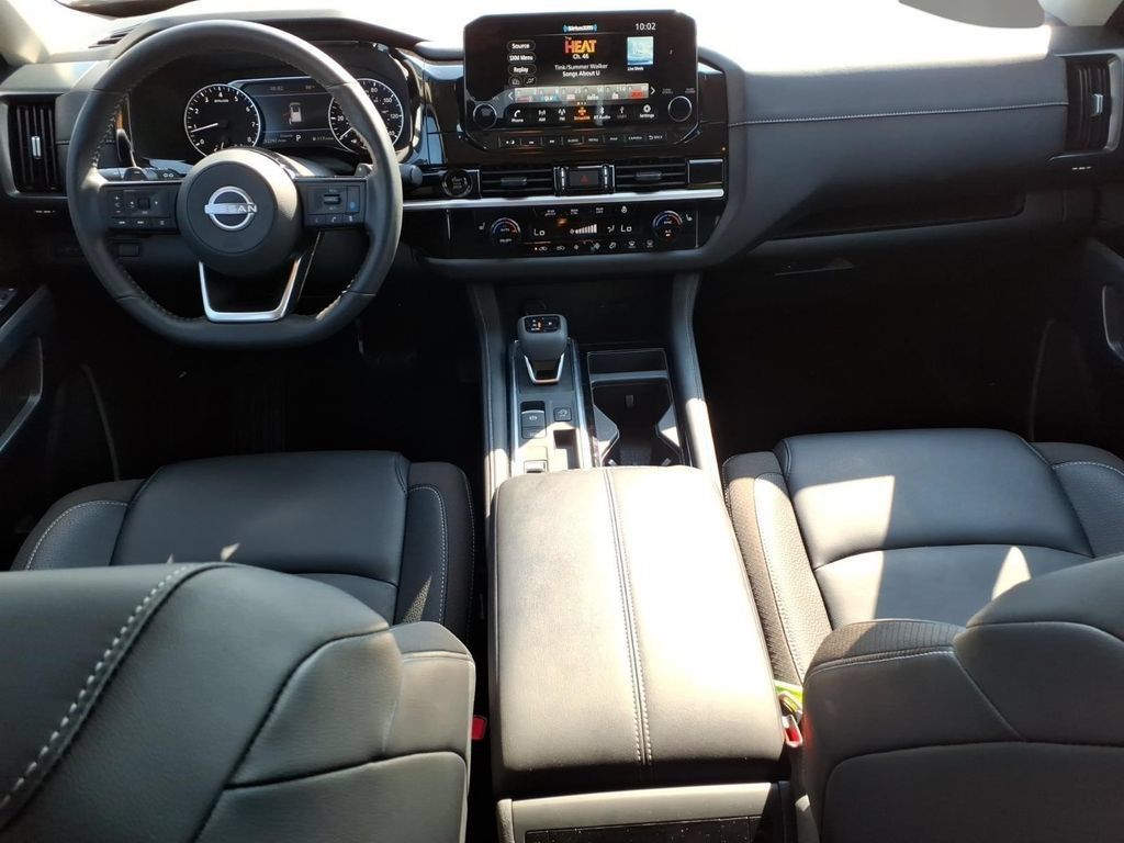 Used 2025 Nissan Pathfinder SL FWD image 14