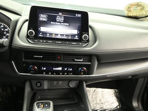 Used 2025 Nissan Rogue SV FWD image 28